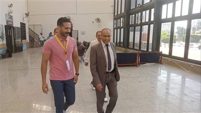 نائب رئيس جامعة القناة يتفقد مكتب التنسيق الفرعي للدبلومات الفنية 