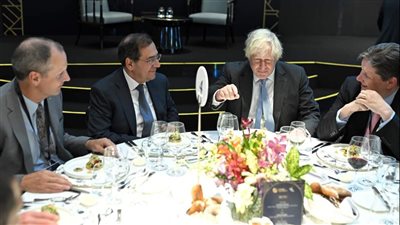 وزير البترول يلتقي رئيس وزراء بريطانيا الأسبق على هامش مؤتمر غازتك 2023