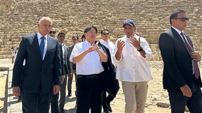 وزير خارجية اليابان يزور الأهرامات