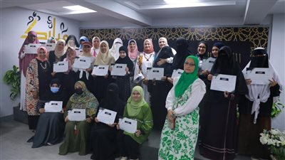 مستشار شيخ الأزهر تكرم الفائزين في ورش عمل تعليم مبادئ فن الكاريكاتير