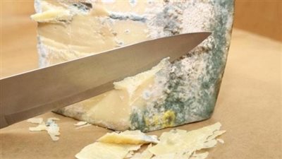 ضبط 2.25 طن جبن فاسد في حملات لمراقبة الأغذية بالبحيرة