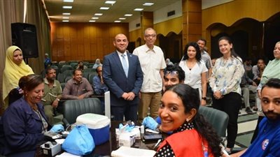الكشف على 250 شخصا خلال حملة 100 يوم صحة بجامعة أسيوط 