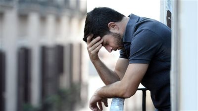 استشاري نفسي: الرجال يعانون من اضطراب الدورة الشهرية واكتئاب الحمل (فيديو)
