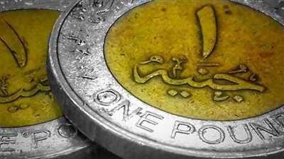 خبير يكشف سيناريوهات خفض قيمة الجنيه على الاقتصاد 