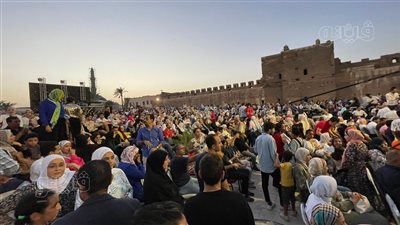 إقبال جماهيري غير مسبوق لحضور حفل عمر خيرت في ختام مهرجان القلعة (صور)