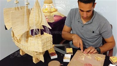 من مصدر للنيران للإبداع، حكاية طالب المنيا الذي صمم طاووسا وبرج إيفل وسفينة قراصنة بأعواد الكبريت (صور)