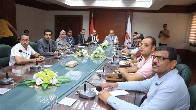 محافظ سوهاج يلتقي
