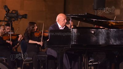 عمر خيرت يبدأ حفله بالقلعة بـ