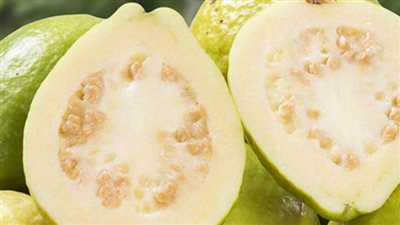 فوائد الجوافة، تخفض الكوليسترول بالدم وتحارب السرطان 