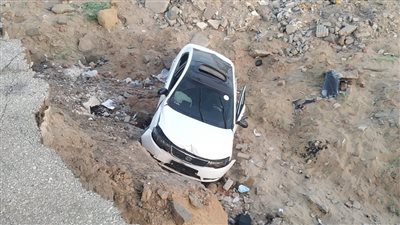 مصرع وإصابة 4 أشخاص بحادث انقلاب سيارة بطريق العلمين