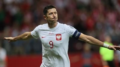 ليفاندوفسكي يقود بولندا للفوز علي جزر فارو بتصفيات يورو 2024، شاهد رد فعل والدته (فيديو)