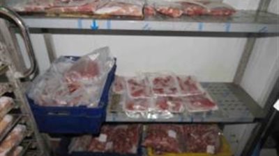 ضبط 11 طن مواد غذائية فاسدة داخل 6 مصانع ومحل (صور)