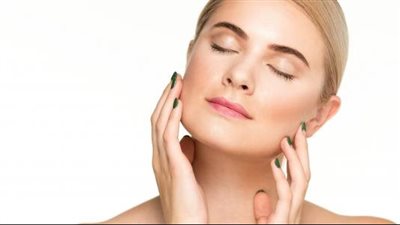 تونر طبيعي لتوريد البشرة وتنعيمها وعلاج مشاكلها 