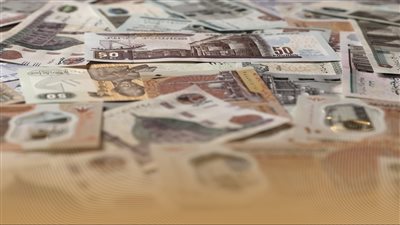 من الربع إلى الـ 200 جنيه، مقاسات 9 عملات ورقية في سوق النقد المصري 