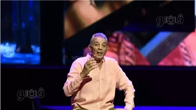 محمود حميدة يخطف الأنظار بعرض مسرحي عن التجريب في ختام مهرجان القاهرة (صور)