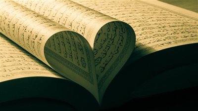 10 آيات قرآنية أوجبت بر الوالدين