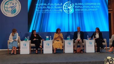  مشيرة خطاب بمؤتمر الصحة والسكان: حرمان الطفل من التعليم والزج به في سوق العمل مناف لحقوقه