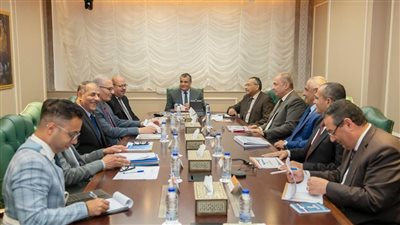 وزير الإنتاج الحربي يتابع موقف شركتي حلوان وأبو زعبل للصناعات الهندسية 