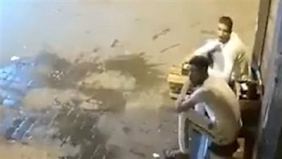 شاهد نجاة شابين قبل لحظات من سقوط المنزل عليهما بسبب زلزال المغرب (فيديو)