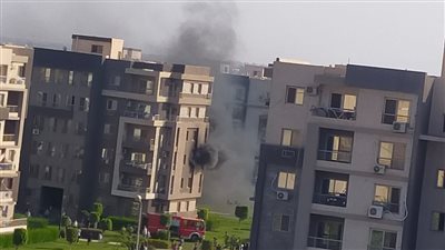 نشوب حريق هائل بعقار مكون من 5 طوابق بمنطقة الحي العاشر في 6 أكتوبر