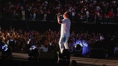 عمرو دياب يتألق بحفل أسطوري في أبو ظبي (صور) 