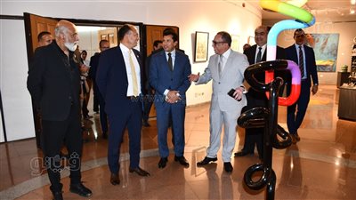 وزير الشباب والرياضة ورئيس جامعة حلوان يفتتحان معرض الكليات الفنية