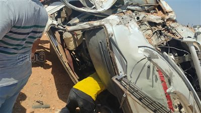 انقلاب ميكروباص يسير بسرعة زائدة ببدر (صور)