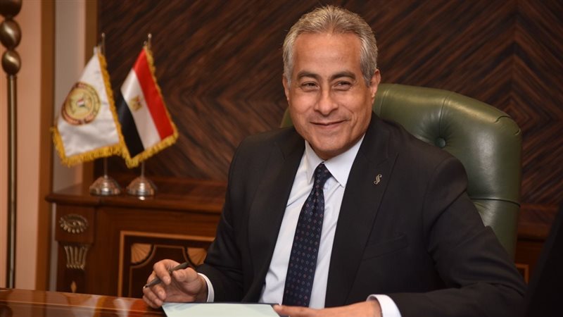 حسن شحاتة وزير العمل،