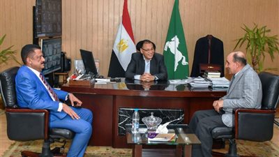 محافظ الشرقية يلتقى مدير الإصلاح الزراعى الجديد 