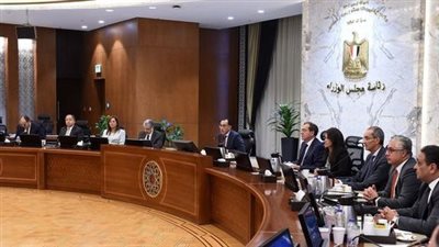 رئيس الوزراء يترأس اجتماع اللجنة الوزارية العليا لتنظيم المنتدى القومي للاستثمار 