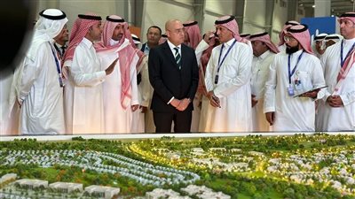 وزير الإسكان يشارك فى افتتاح معرض 
