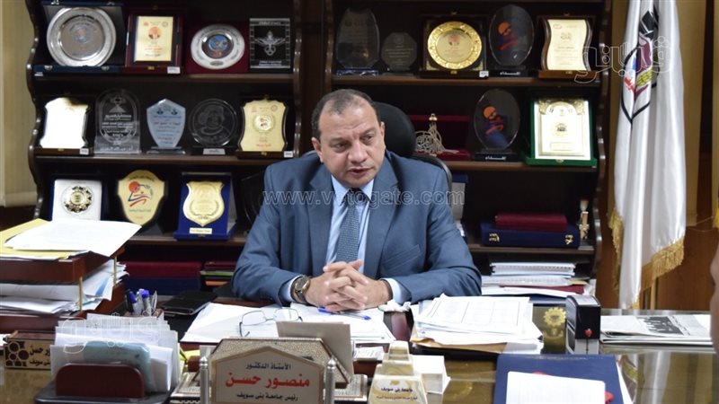 الدكتور منصور حسن