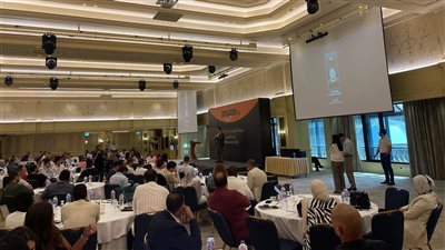 قمة البائعين المحليين تناقش دعم التجارة الإلكترونية وتنمية أعمال البيع عبر الإنترنت 