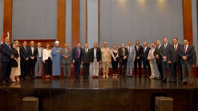 محافظ الإسكندرية يشهد الاحتفال بتكريم الطلاب المتفوقين 