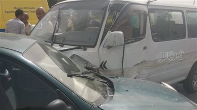 إصابة 7 في تصادم ميكروباص مع سيارة ملاكي على الأوتوستراد (صور)