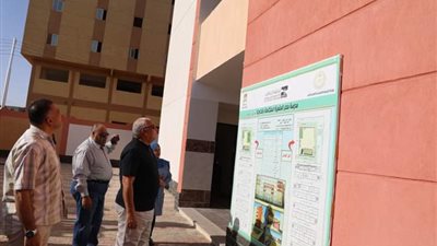 تمهيدًا لدخولها الخدمة، محافظ الوادي الجديد يتفقد استعدادات المدرسة الرسمية الدولية 
