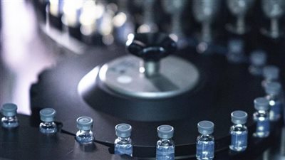 هيئة الدواء الأمريكية تعتمد لقاحًا لفيروس كورونا يحمى من المتحور الجديد 