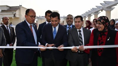 وزير الشباب والرياضة ورئيس جامعة حلوان يفتتحان حاضنة الأميرة فايزة