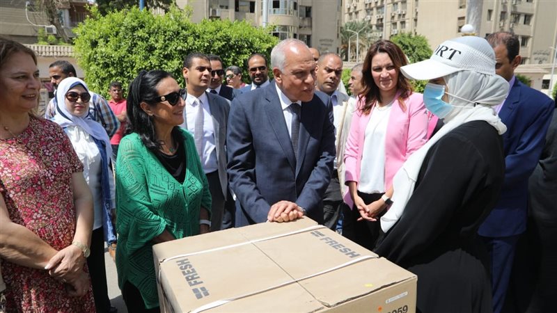 محافظ الجيزة يسلم