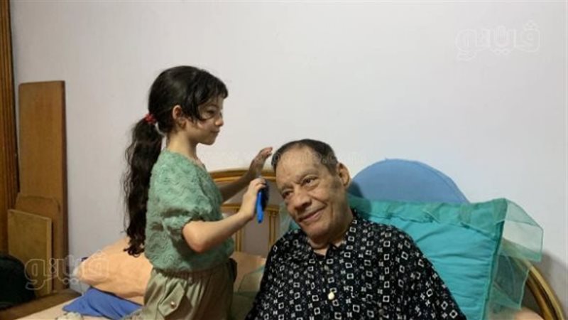حلمي بكر وابنته،