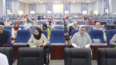 طب الوادي الجديد يواصل توقيع الكشف الطبى للطلاب الجدد 