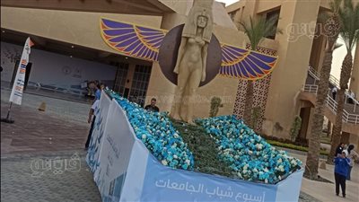 فنون جميلة حلوان تزين أسبوع شباب الجامعات المصرية الثالث عشر بعربة الزهور (صور) 