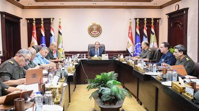 تفاصيل لقاء الرئيس السيسي وقادة القوات المسلحة (صور)