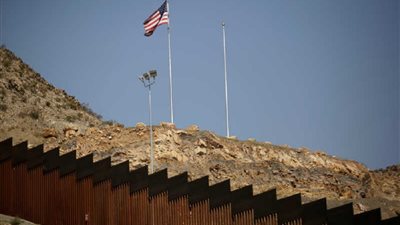 خطة بايدن لمنع المتسللين من دخول أمريكا عبر المكسيك.. توسيع سلطات الرئيس.. ومساع لتمرير صفقة الحدود وتغيير قانون اللجوء 