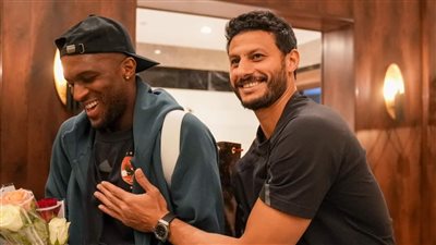 التفاؤل والمرح شعار لاعبي الأهلي بعد الوصول لفندق الإقامة بالسعودية (صور)