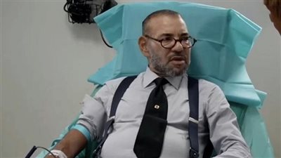 مجلة شارلي إيبدو الفرنسية تنشر غلافا ساخرا لملك المغرب، واستنكار شديد من الرباط