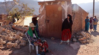 بسيناريو درامي، شاهد كيف أنقذ حفل عرس سكان قرية مغربية من الزلزال المدمر (صور)