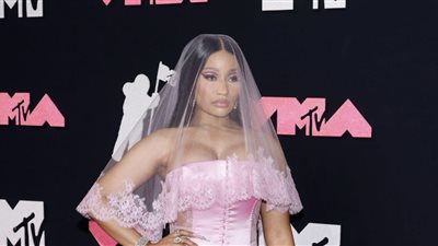 نيكي ميناج تفوز بجائزة أفضل فنان هيب هوب في حفل VMAs (فيديو)