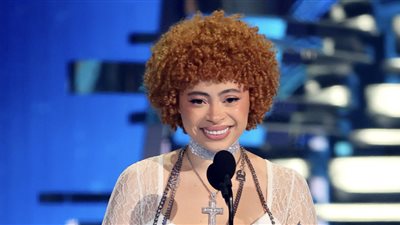 ايس سبايس تفوز بجائزة أفضل فنان جديد في حفل VMAs (صور)