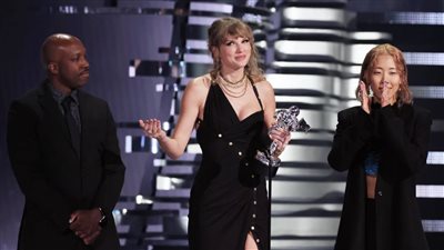 رقم قياسي، تايلور سويفت تفوز بـ 9 جوائز في حفل VMAs (فيديو)